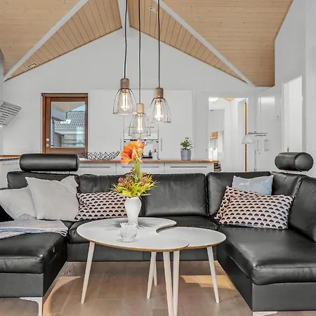 펜션 4 Bedroom Lovely In *