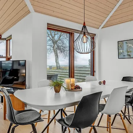 펜션 4 Bedroom Lovely In