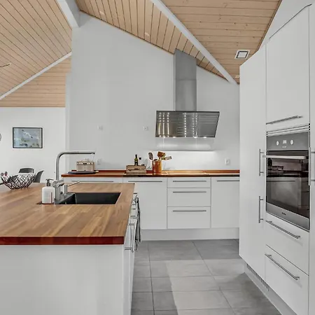 4 Bedroom Lovely In