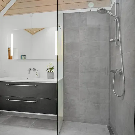 4 Bedroom Lovely In 펜션