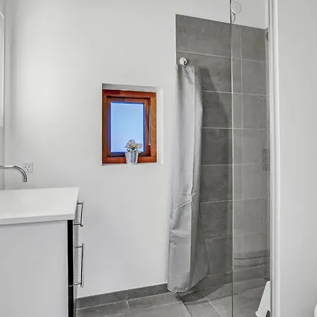 4 Bedroom Lovely In 펜션 Sjolund