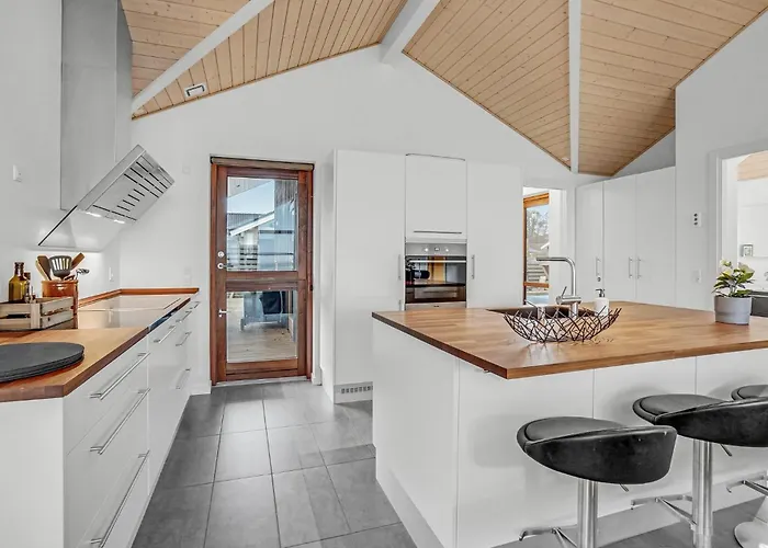 4 Bedroom Lovely In Sjolund