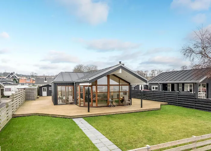 4 Bedroom Lovely In Sjolund